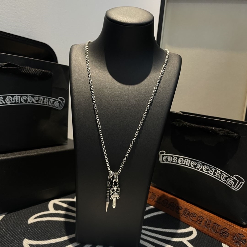 Ch*0me He**ts necklaces